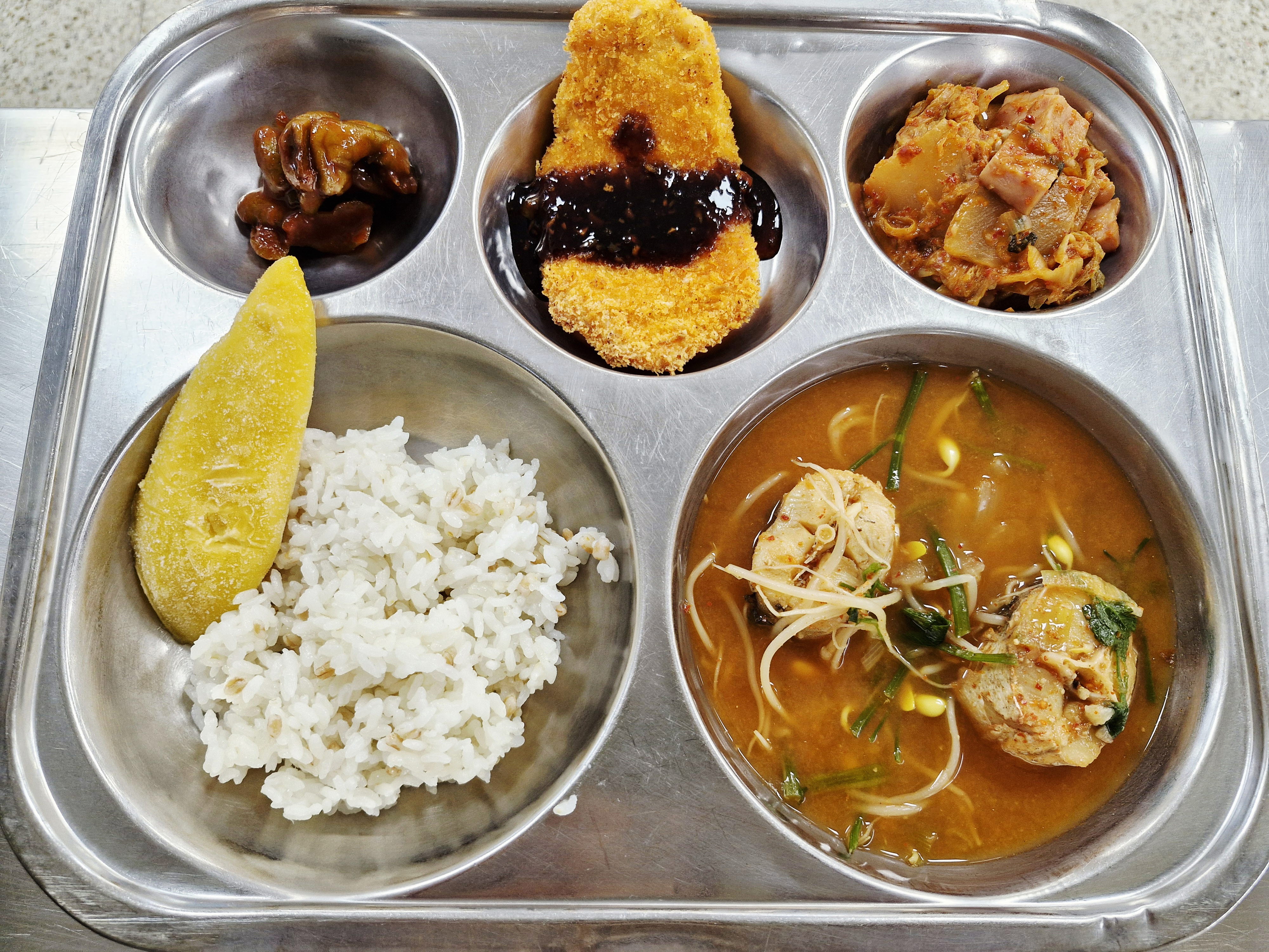 통밀쌀밥(6)
대구탕(5.6.9)
수제치킨커틀렛(1.2.5.6.13.15)
김치햄볶음(1.2.5.6.9.10.13.15.16)
매실장아찌(자율)
아이스망고_이미지