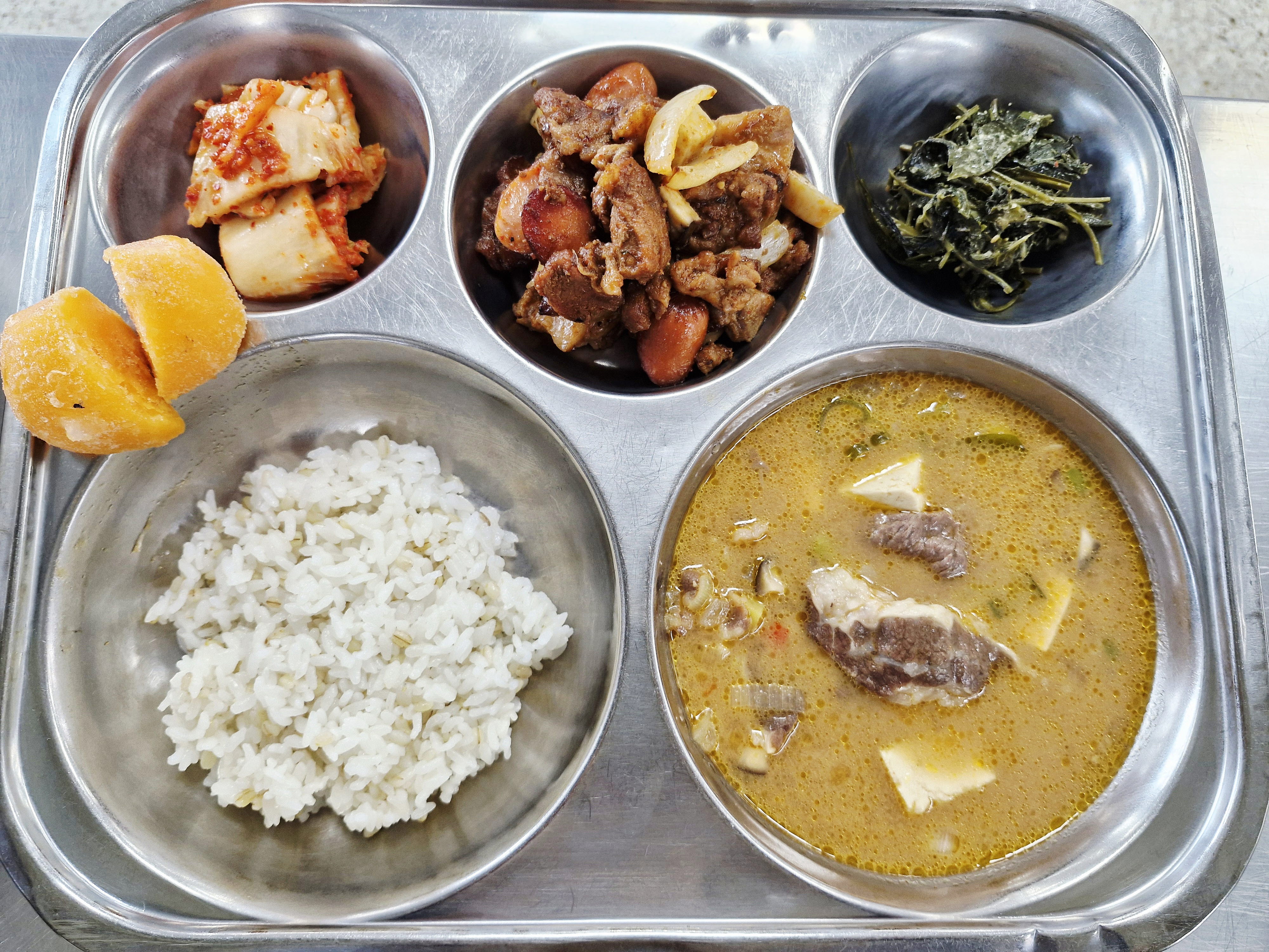 찰보리밥
우삼겹된장찌개(5.6.16)
목심한입스테이크(소시지)(1.2.5.6.10.12.13.15.16)
취나물들깨볶음(5.6)
배추김치(자율)(9)
한입홍시_이미지