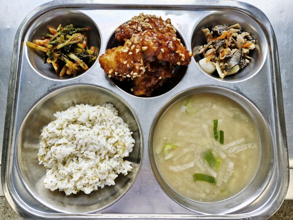 차조밥
쇠고기들깨무채국(9.16)
맛쵸킹(닭날개)(2.4.5.6.13.15)
느타리버섯볶음(돈)(5.6.10.13.18)
배추김치(9)_이미지
