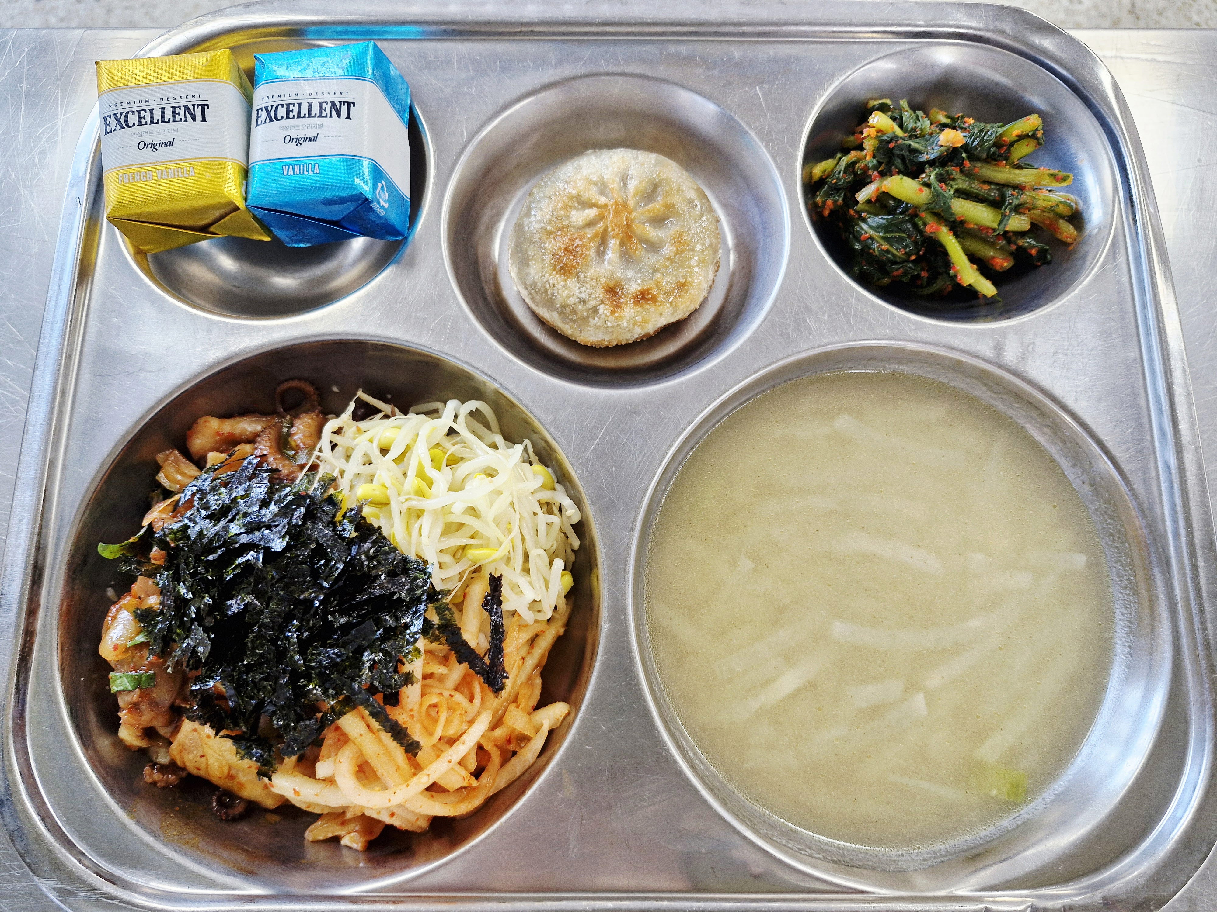 불향주꾸미볶음덮밥(5.6.13.18)
들깨무채국(5.6.7.9.18)
전통잡채 호떡쌀만두(채식)60g
(1.5.6.10.16.18)
열무김치(자율)(9)
더엑설런트오리지널50ml(1.2.5)_이미지